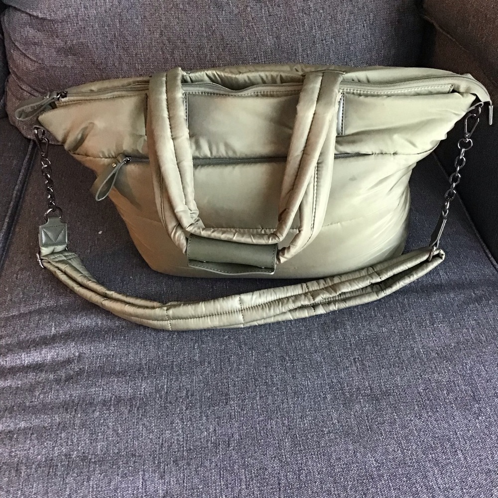 Isaac Mizrahi New York “The Weekender” Quilted HandBag Preowned